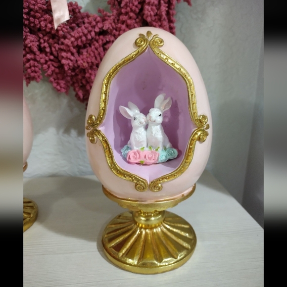 Easter Egg Bunny Rabbits Pedestal Gold Bunnies Roses NEW - Picture 1 of 5